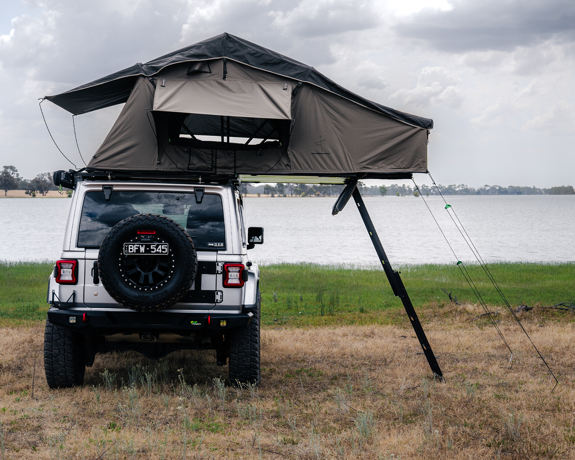 IRTT0067 – CROSS 1200 ROOFTOP TENT