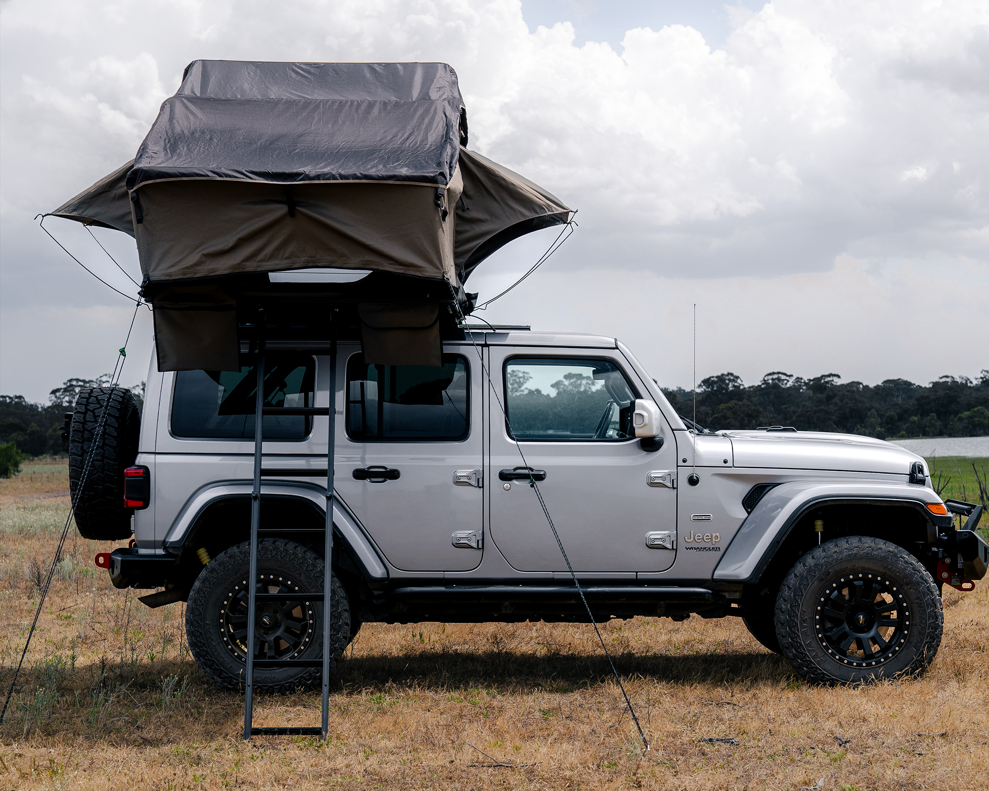 IRTT0067 – CROSS 1200 ROOFTOP TENT