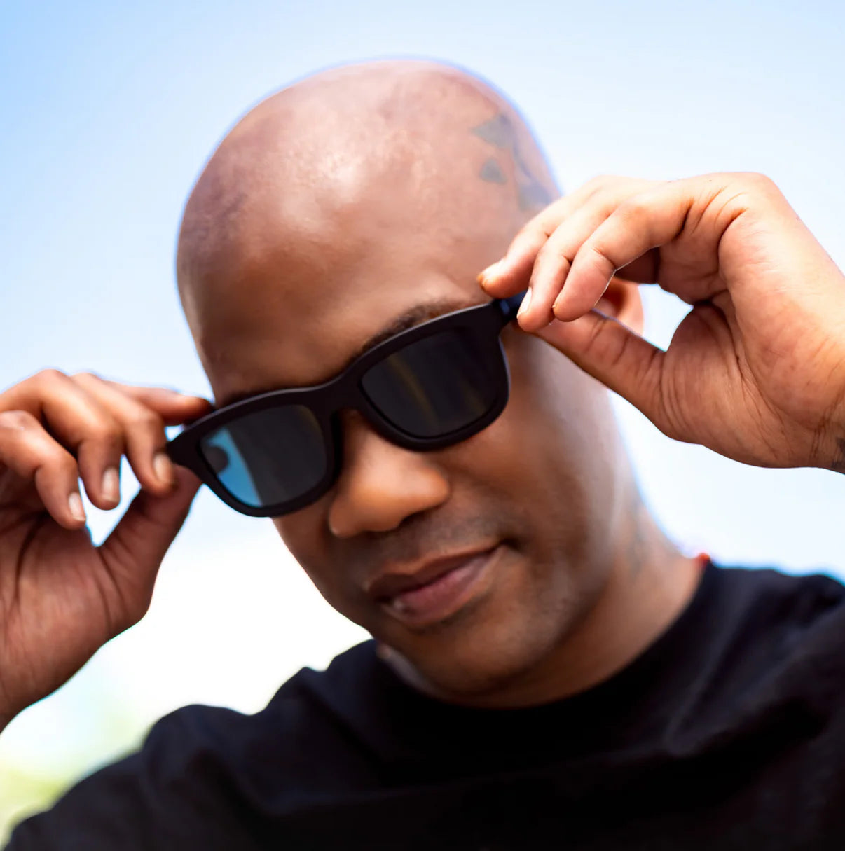 Chamelo Dusk Classic Button/App Alpha (Smoke Mirror - Matte Black Frame)