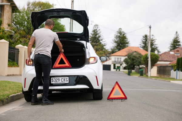 Vroom Triangle Emergency Kit-115 – Campnsea